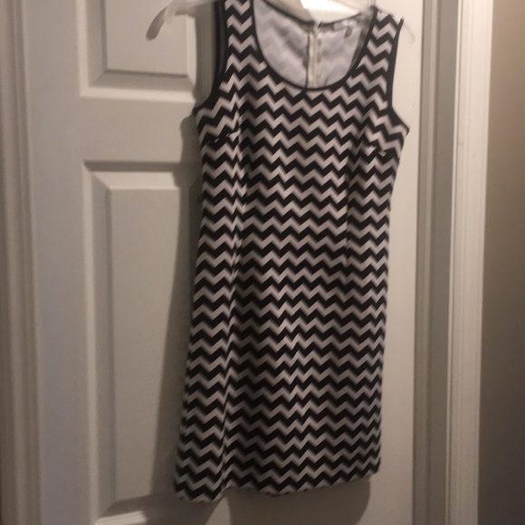 Dress - Picture 1 of 4